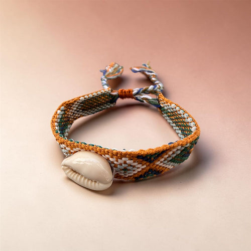 The Coralia Shell Woven Bracelet  سوار الصدف البحري المنسوج